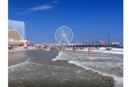 2Br 3Ba Ocean Front Condo On The Boardwalk Cozysuites Atlantic City Exteriör bild