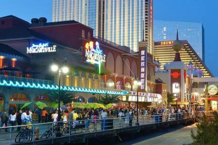 2Br 3Ba Ocean Front Condo On The Boardwalk Cozysuites Atlantic City Exteriör bild